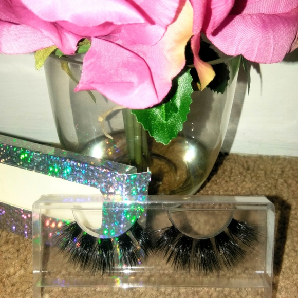 Mink (Faux) Lashes - Picture 10 of 14
